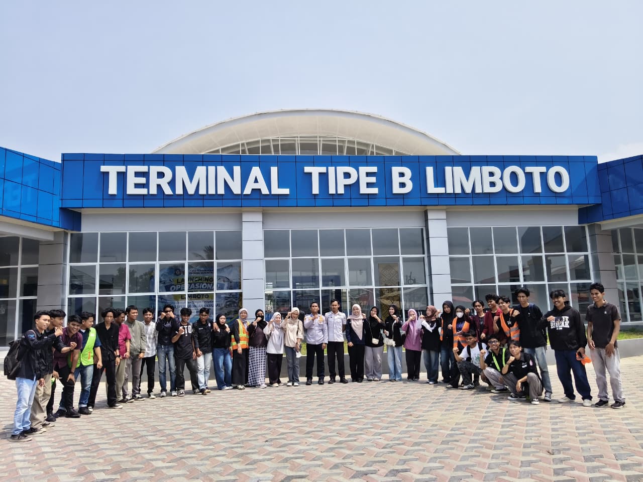 Penuhi Tugas Perancangan Transportasi, Mahasiswa Teknik Sipil UNG Tinjau Fasilitas Terminal Tipe B Limboto