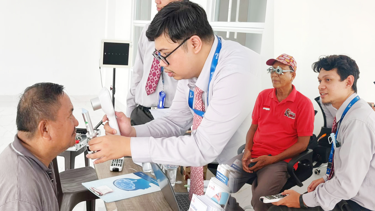 Dukung Keselamatan Transportasi: SMEC Gelar Pemeriksaan Mata Gratis di Terminal Tipe B Limboto